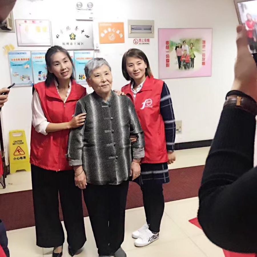 暖情志愿者为老年群体提供心理健康陪伴与情感关怀服务